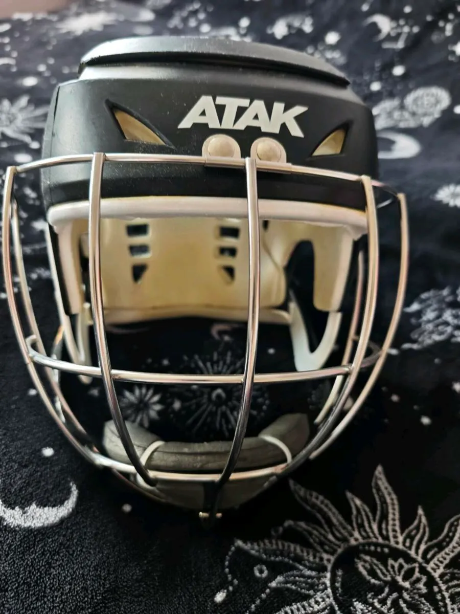 Hurling Helmet - Image 1