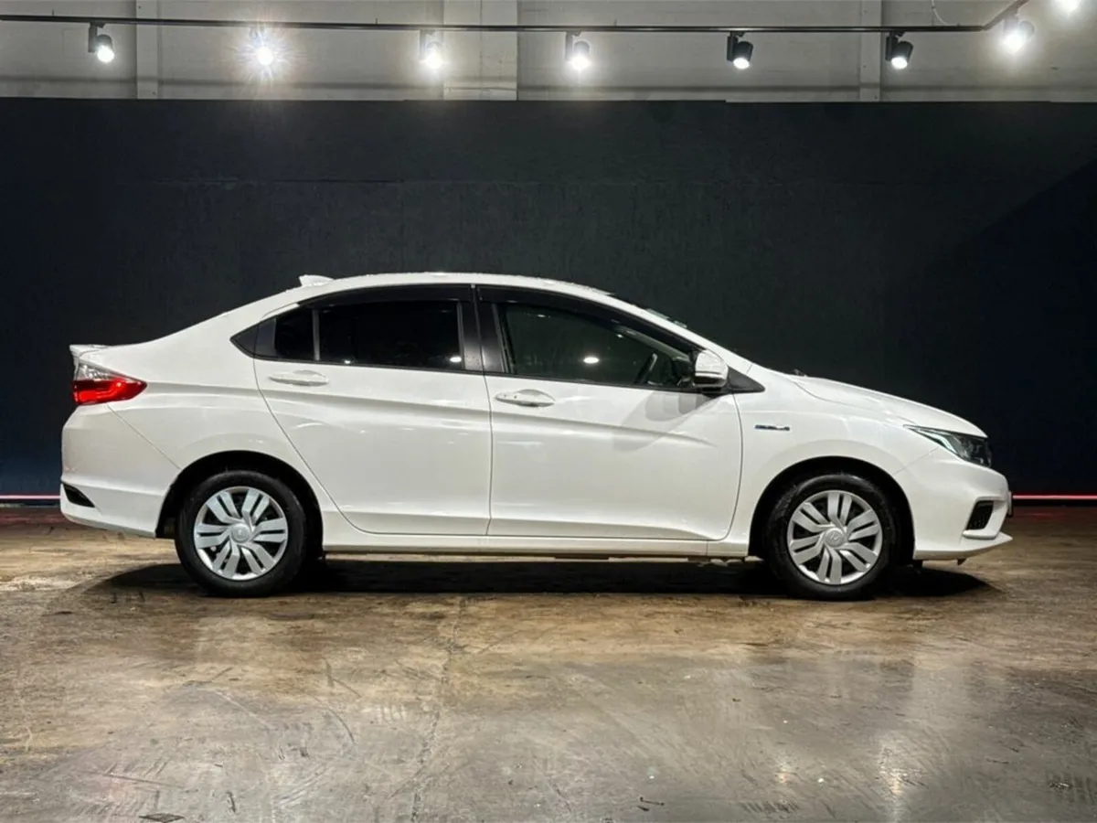 Honda Grace HYBRID 1.5L AUTOMATIC - Image 3