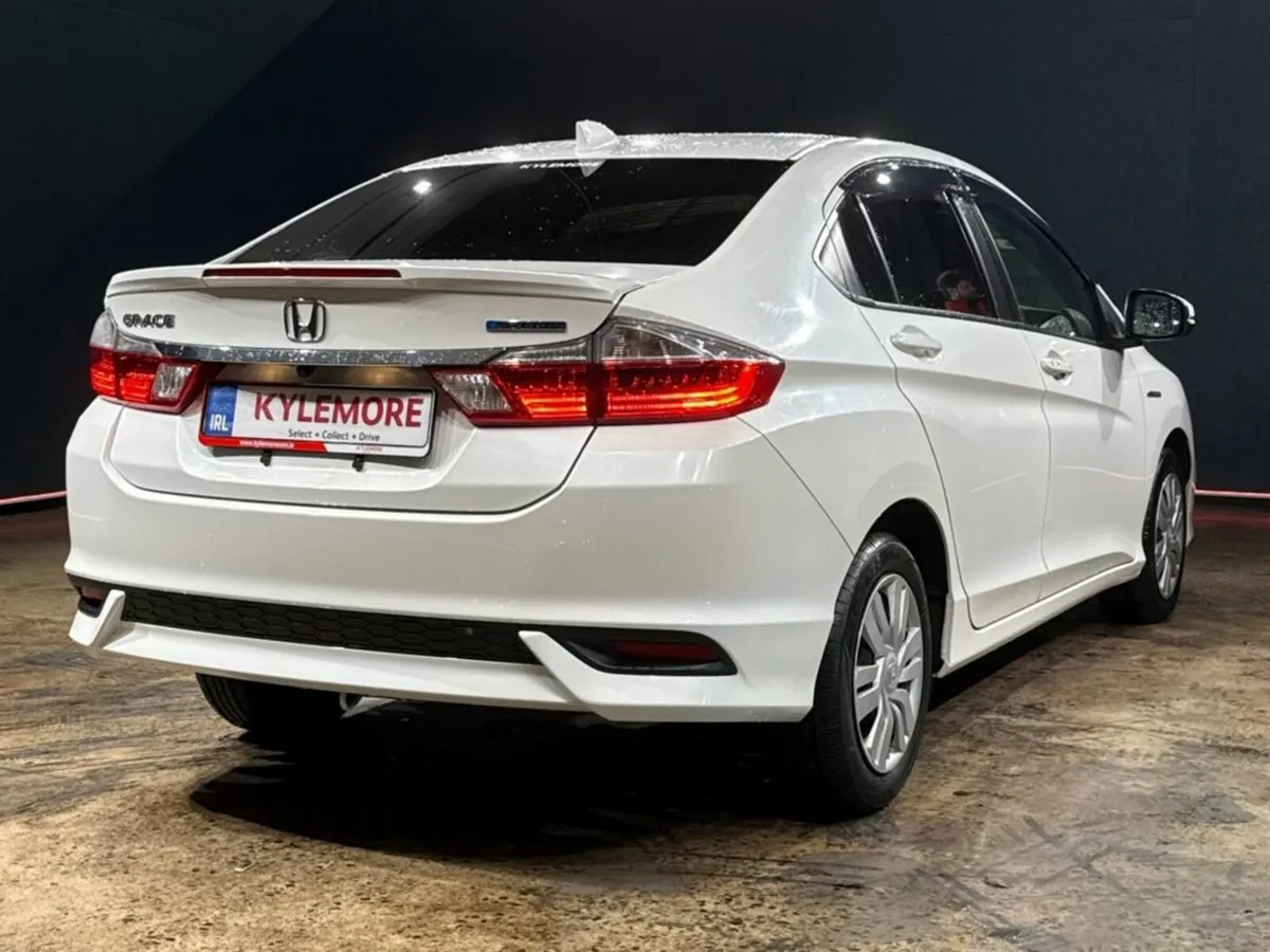 Honda Grace HYBRID 1.5L AUTOMATIC - Image 4