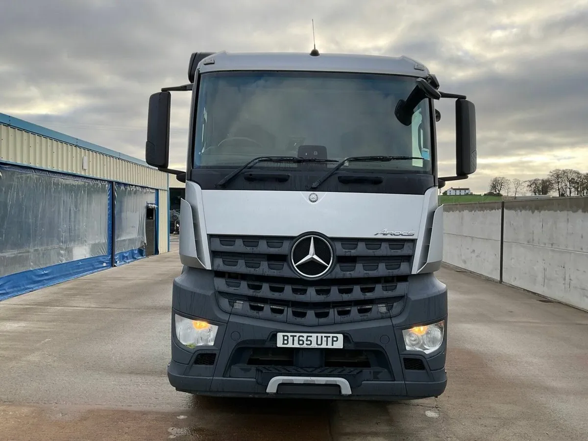 MERCEDES 32 TON AUTOMATIC BEAVERTAIL PLANT LORRY - Image 3