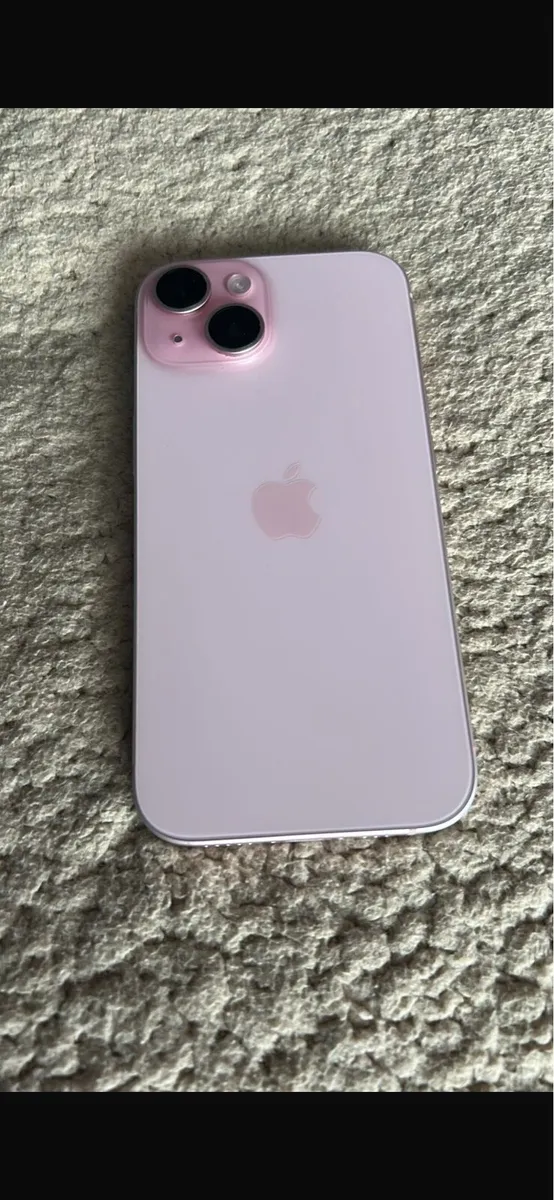 iPhone 15 - Image 3