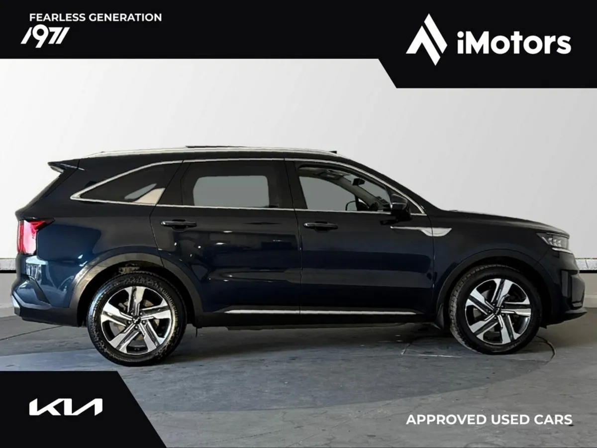 Kia Sorento DIESEL SUNROOF MY23 SAM 5DR Auto - Image 2