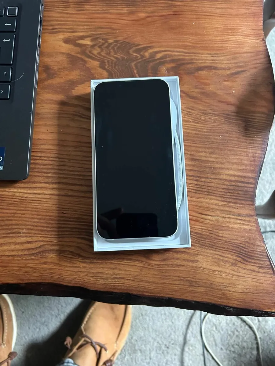 Iphone  16e - Image 4