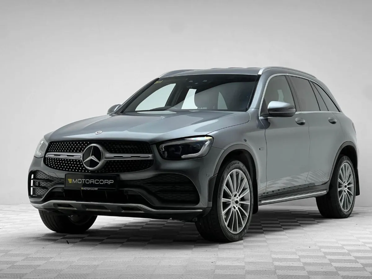 Mercedes-Benz GLC 300 DE AMG LINE PREMIUM - Image 3