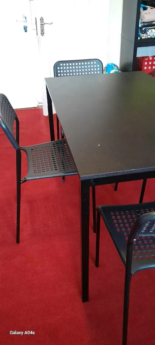 Table and chairs. - Image 4