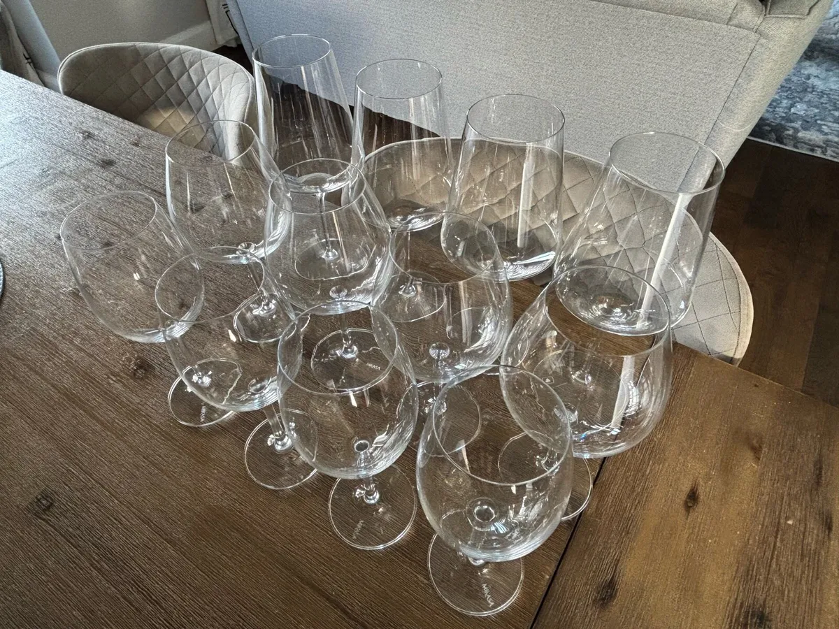 12 Crystal wine glasses - Image 1
