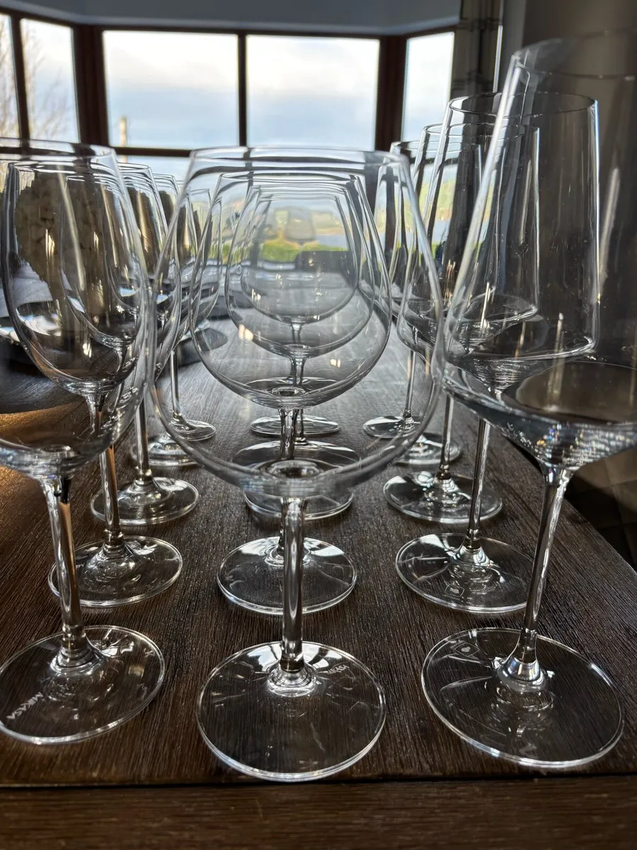 12 Crystal wine glasses - Image 3