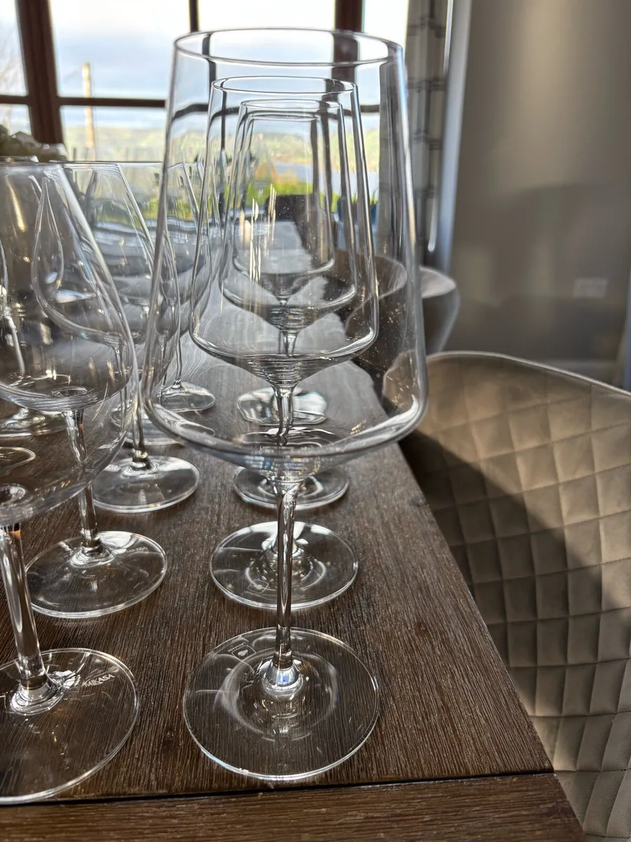 12 Crystal wine glasses - Image 4