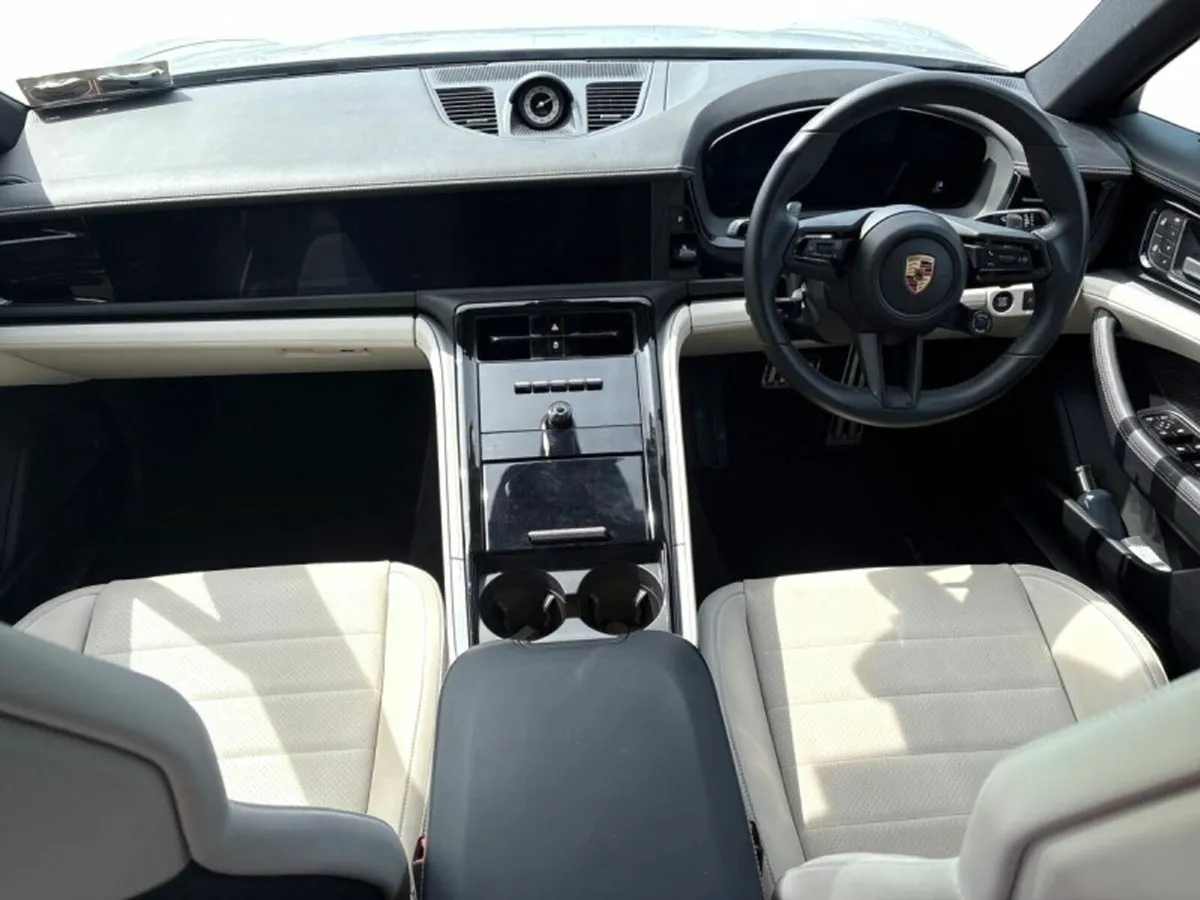 Porsche Panamera Panamera 4 E-Hybrid - Image 2