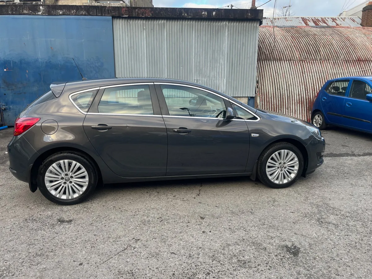 Opel Astra 2015, LOW MILEAGE, FULL SERVICE HISTORY - Image 2