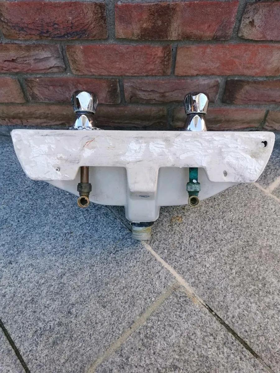 Small bathroom sink - Image 3