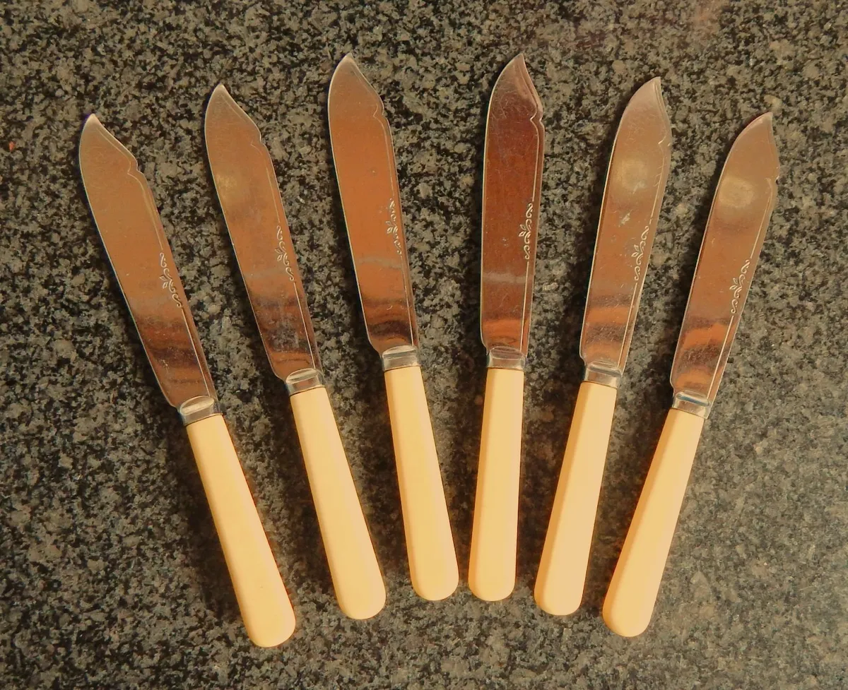 Set of 6 Vintage Fish Knives - Image 1