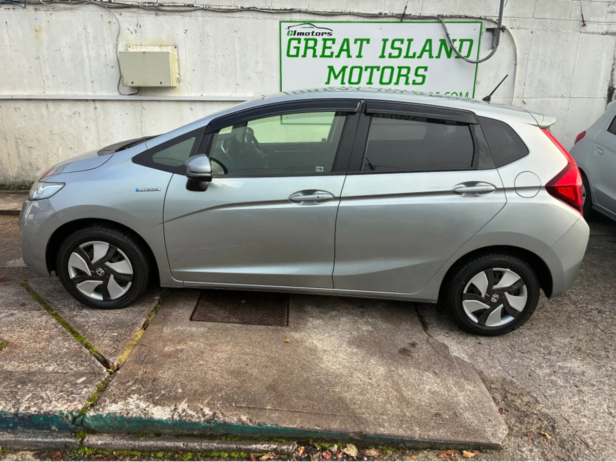 Honda Fit DAA-GP5 - Image 4