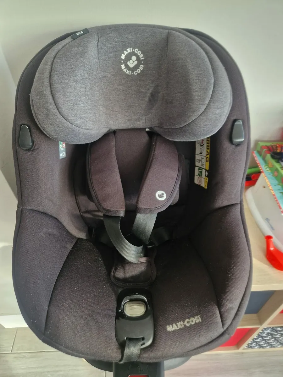 Maxi Cosi 360 carseat - Image 1