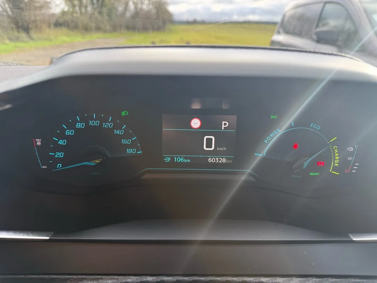 Peugeot E208 commercial - Image 4