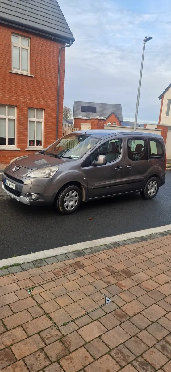 Peugeot Partner Tepee 2011 - Image 2