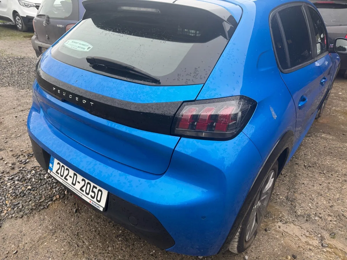 Peugeot E208 commercial - Image 3