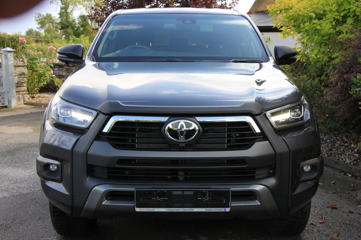 252 Hilux Invincible X * Roll cover and bars inc - Image 2