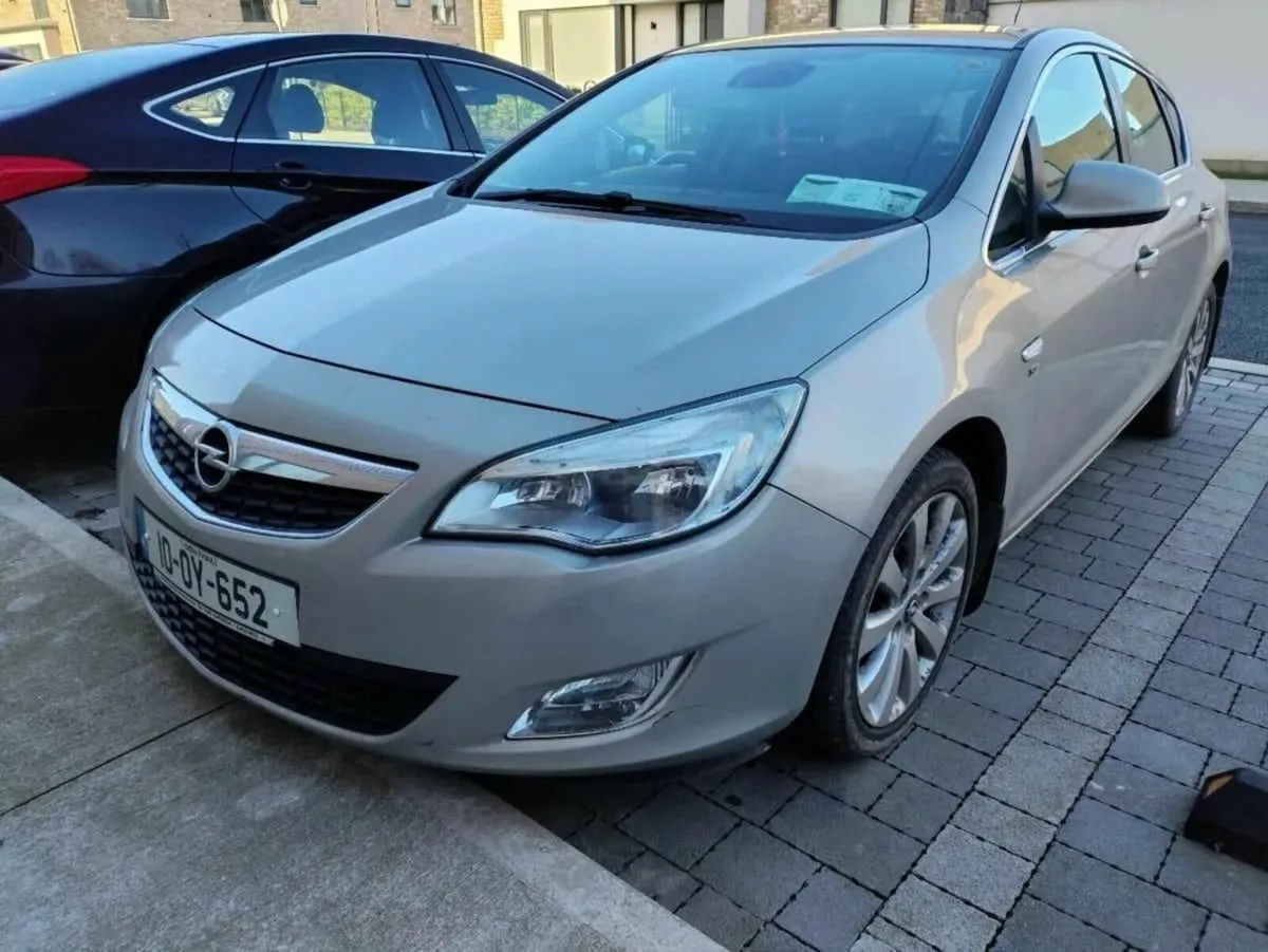 Opel Astra 2010 - Image 1