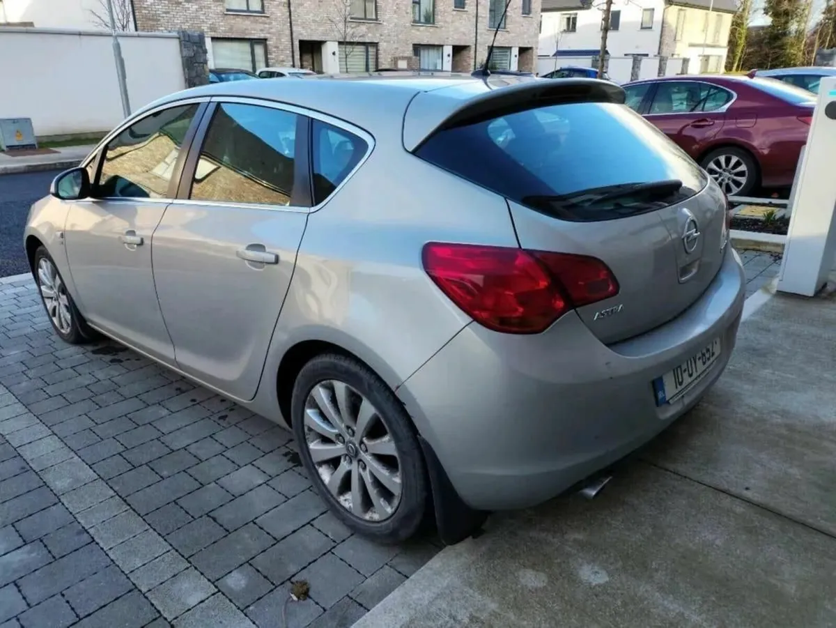 Opel Astra 2010 - Image 4