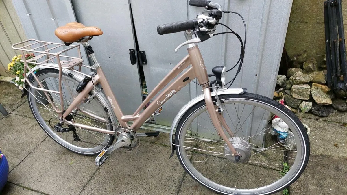 Ladies Low Step Through City Bike - Image 1