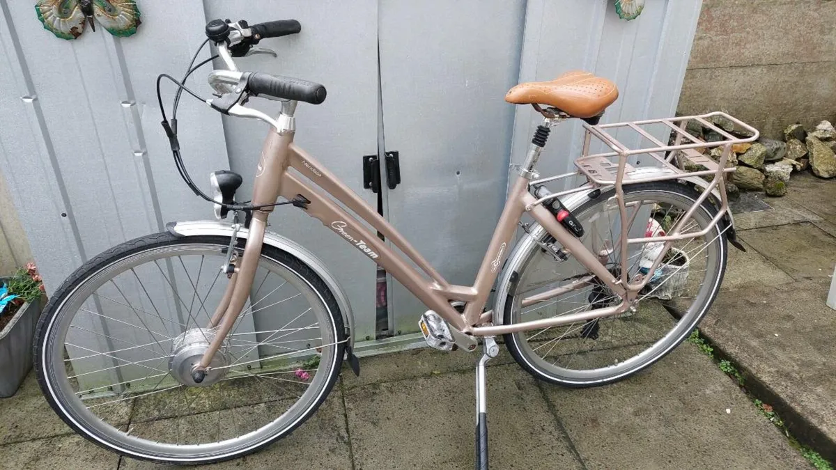 Ladies Low Step Through City Bike - Image 2