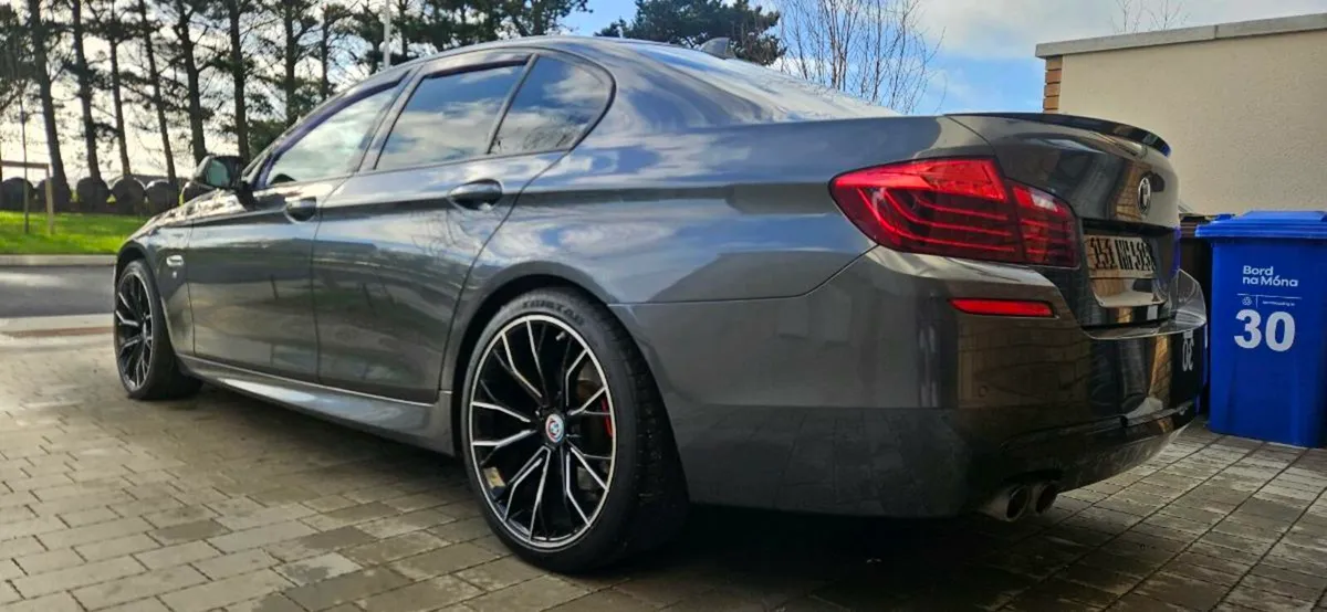 BMW 5-Series 2015 - Image 2