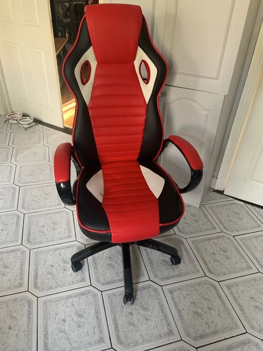 gaming chair - Image 1