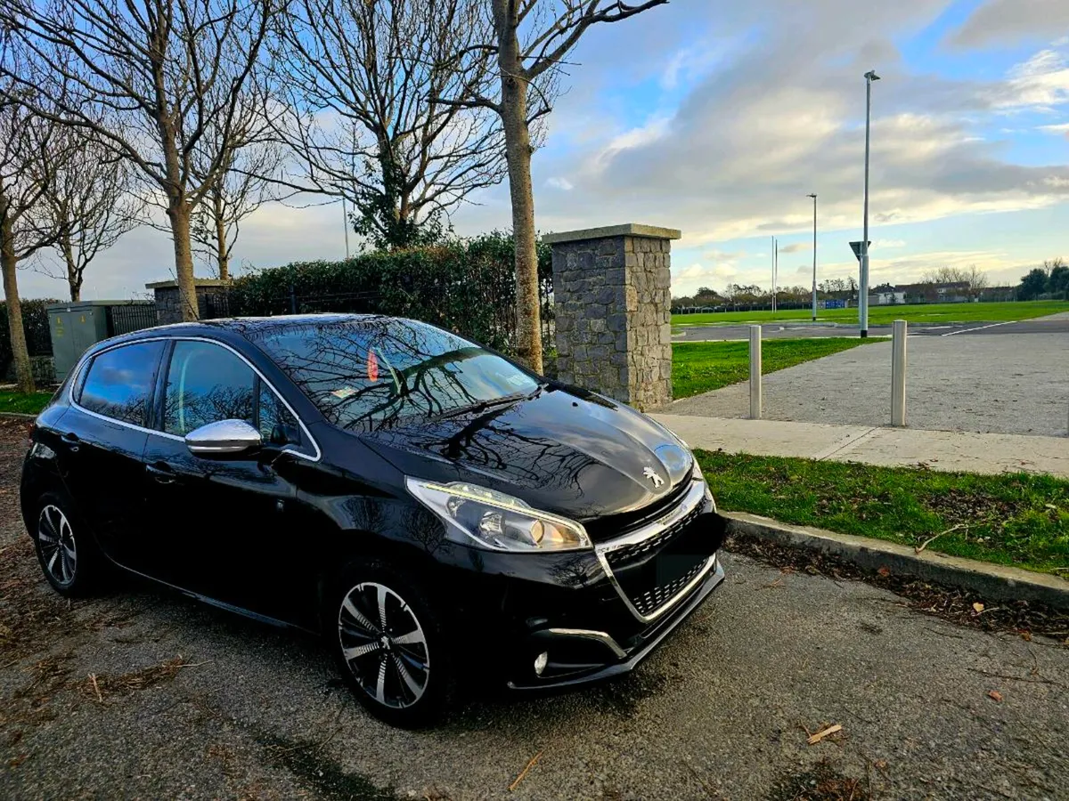 PEUGEOT 208 2018 High-spec for SALE - Image 1