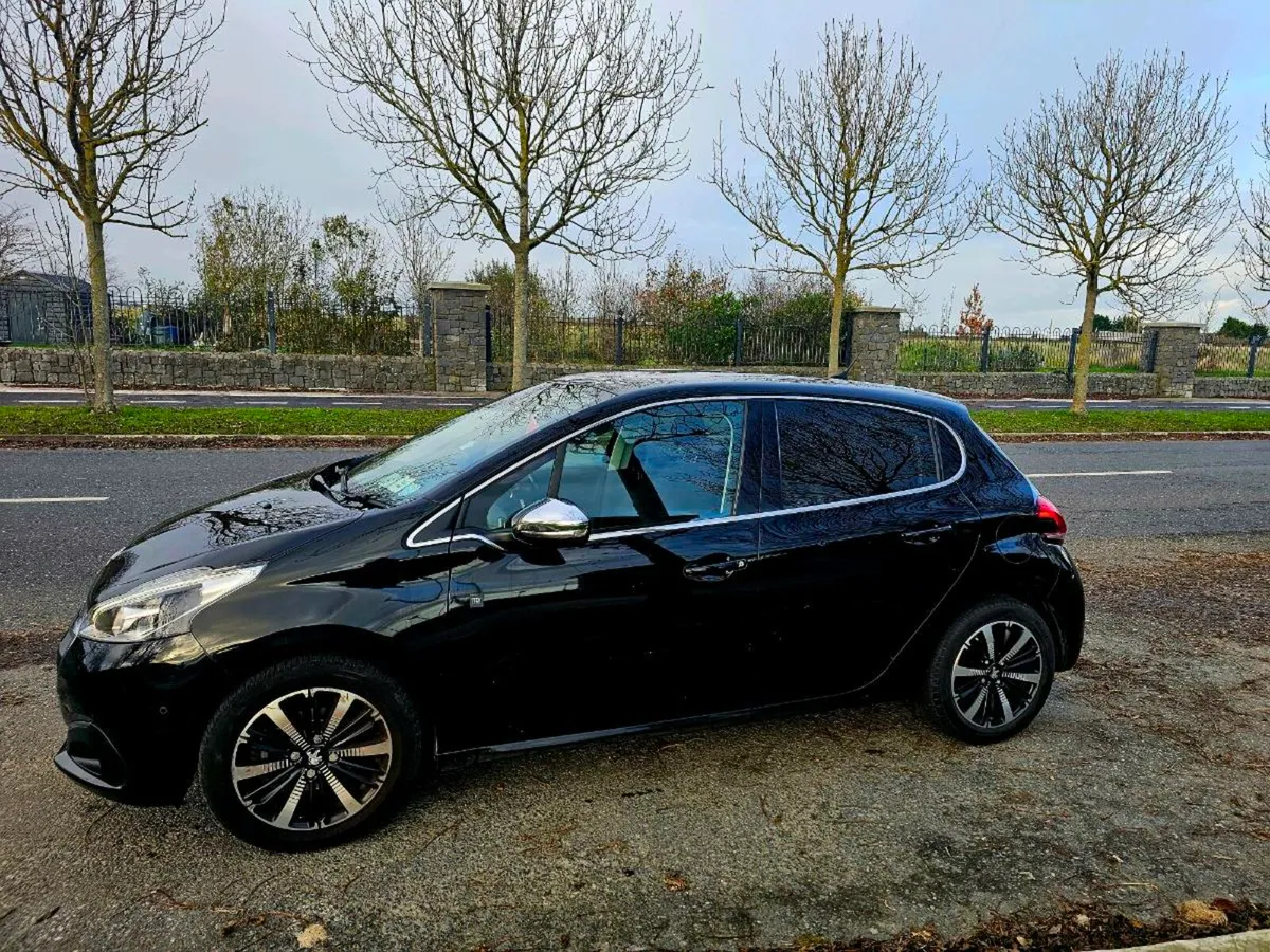 PEUGEOT 208 2018 High-spec for SALE - Image 2
