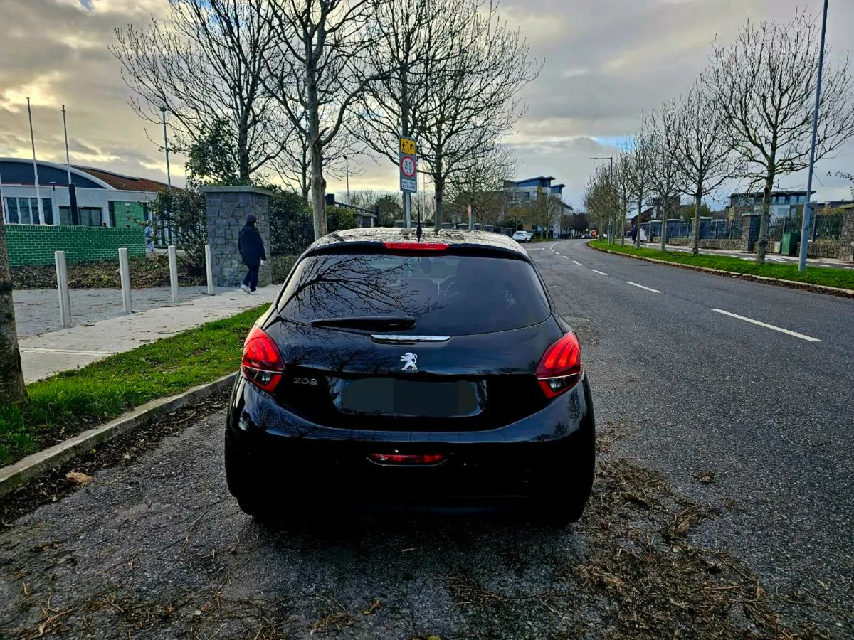 PEUGEOT 208 2018 High-spec for SALE - Image 3