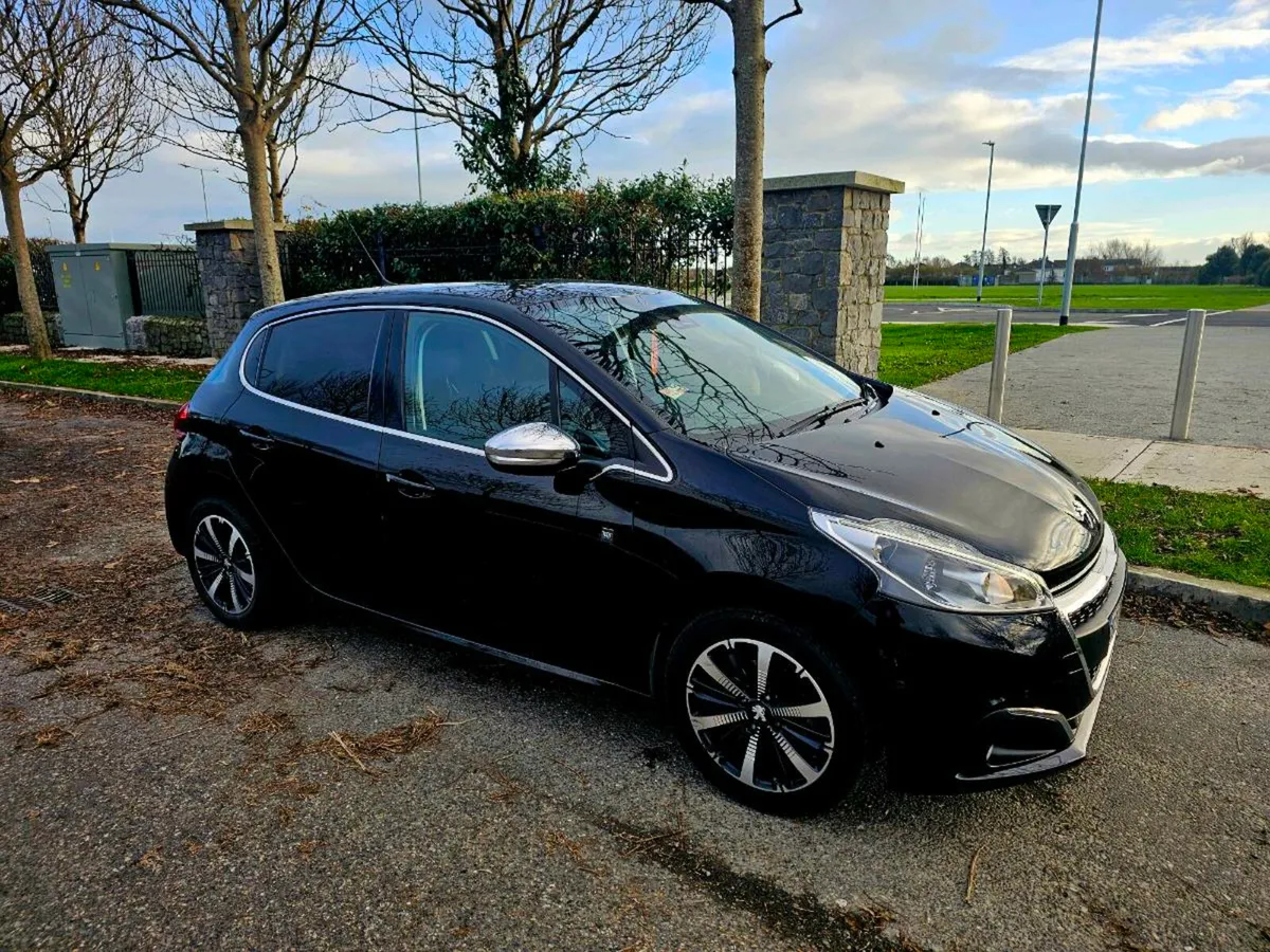 PEUGEOT 208 2018 High-spec for SALE - Image 4
