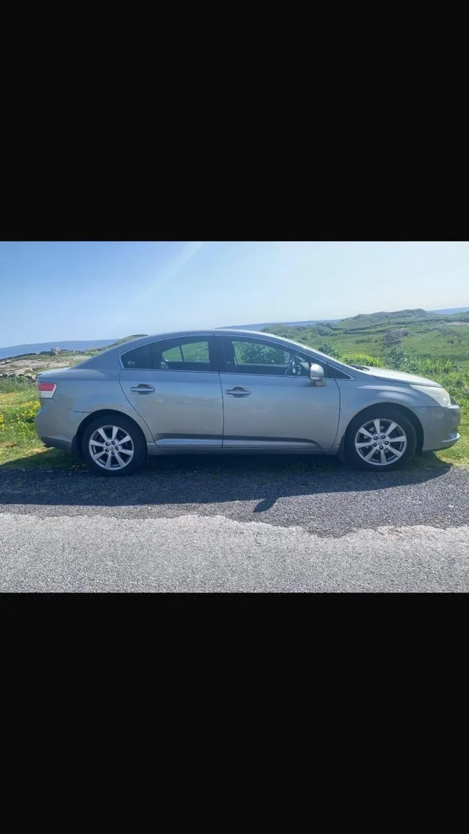 Toyota Avensis 2011 - Image 1