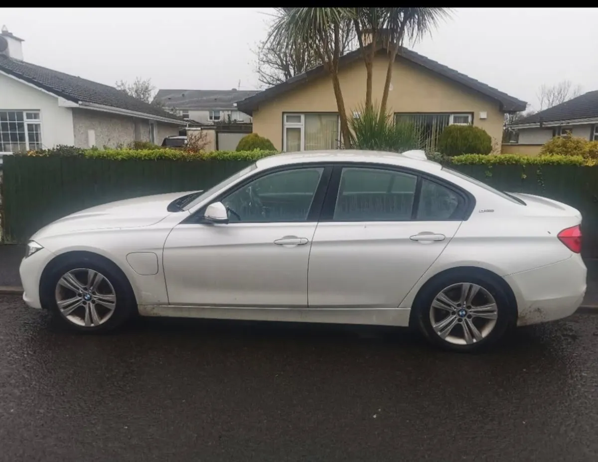 BMW 3-Series 2016 - Image 2