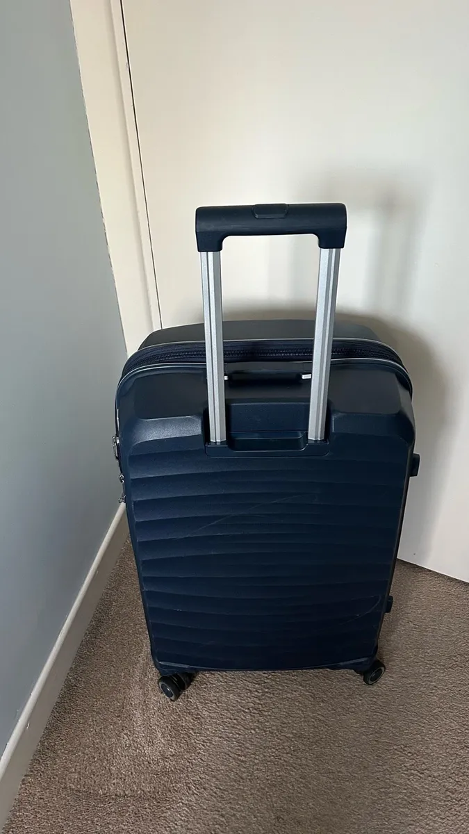 Suitcase Hardshell - Image 2