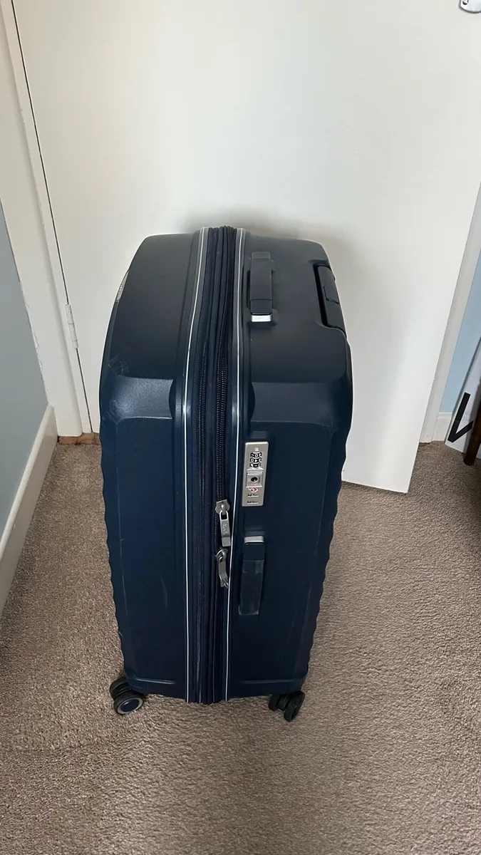 Suitcase Hardshell - Image 3