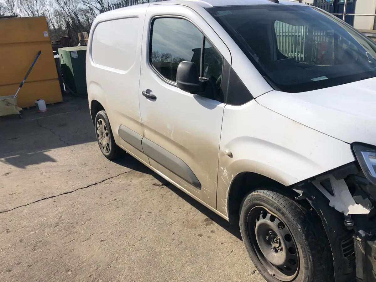 2023 PEUGEOT PARTNER 1.5L D (for parts only) - Image 3