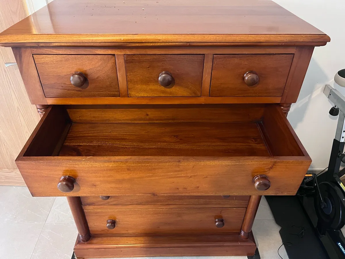 Beautiful Solid Mahogany Chest of Drawers & Mirror - Image 3