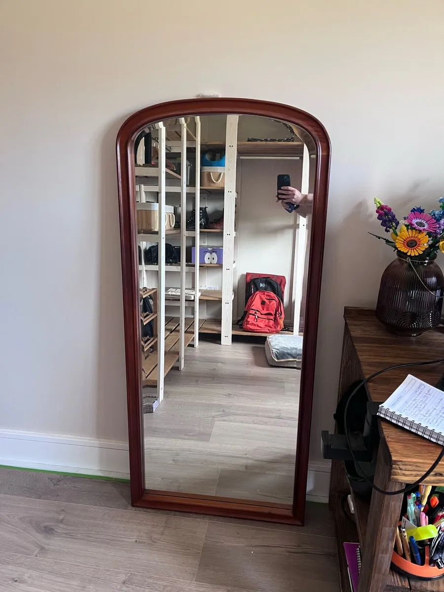 Beautiful Solid Mahogany Chest of Drawers & Mirror - Image 4