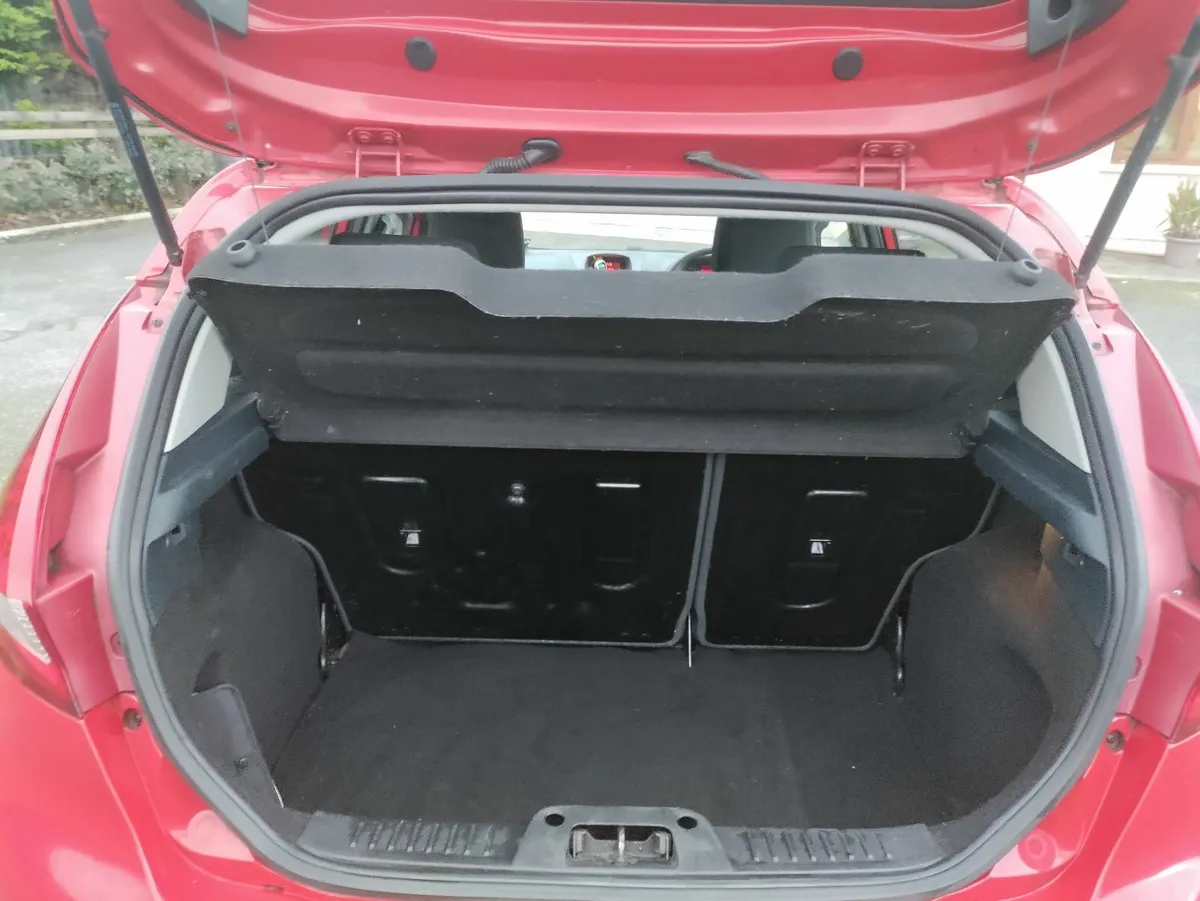 Ford Fiesta 2011 - Image 4