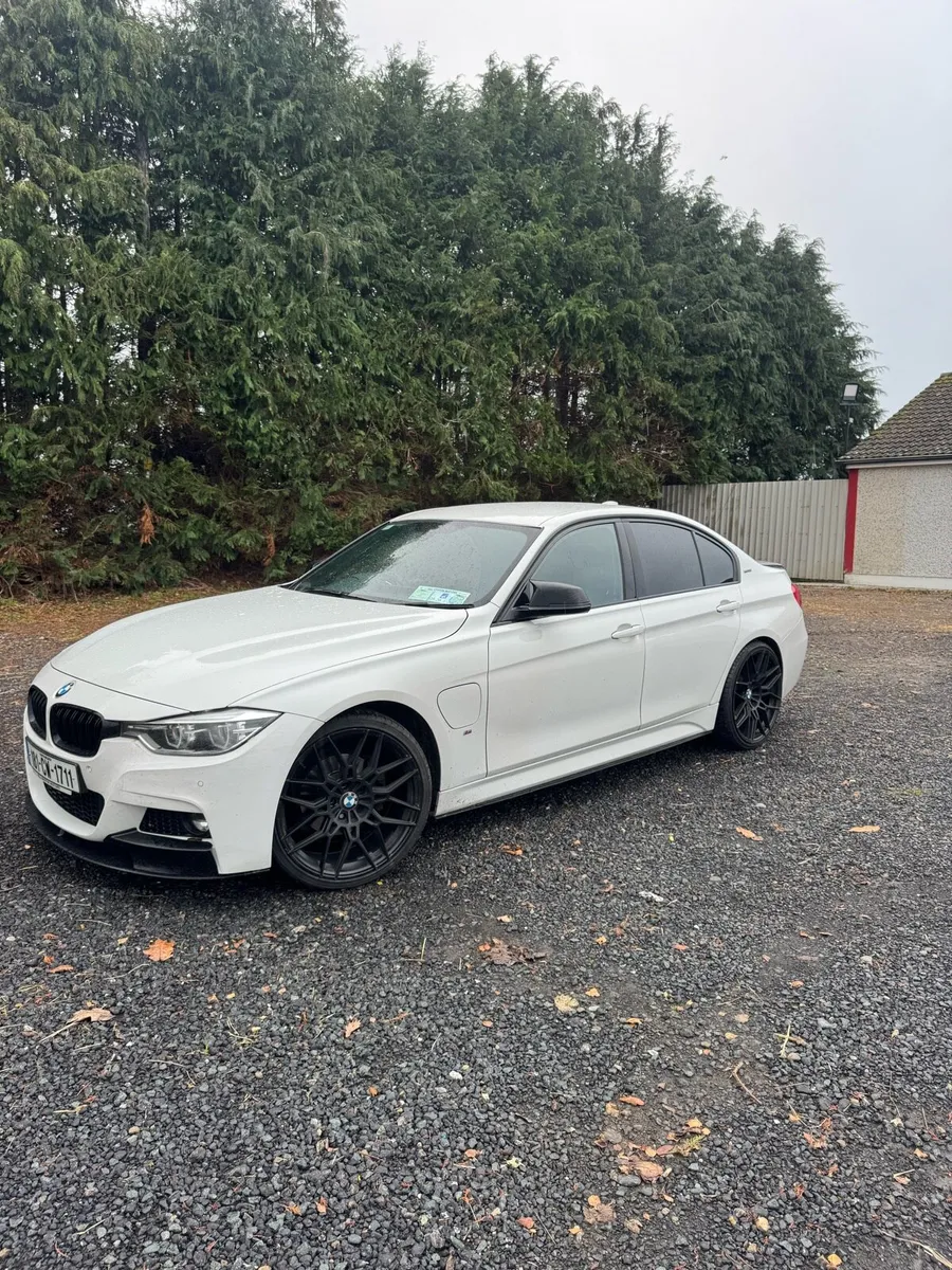 BMW 330e - Image 1