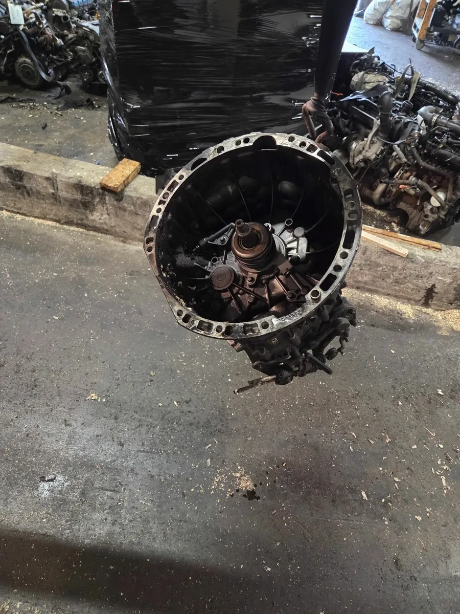 Mercedes Sprinter 2.1 Diesel 6 Speed Manual Gearbo - Image 3