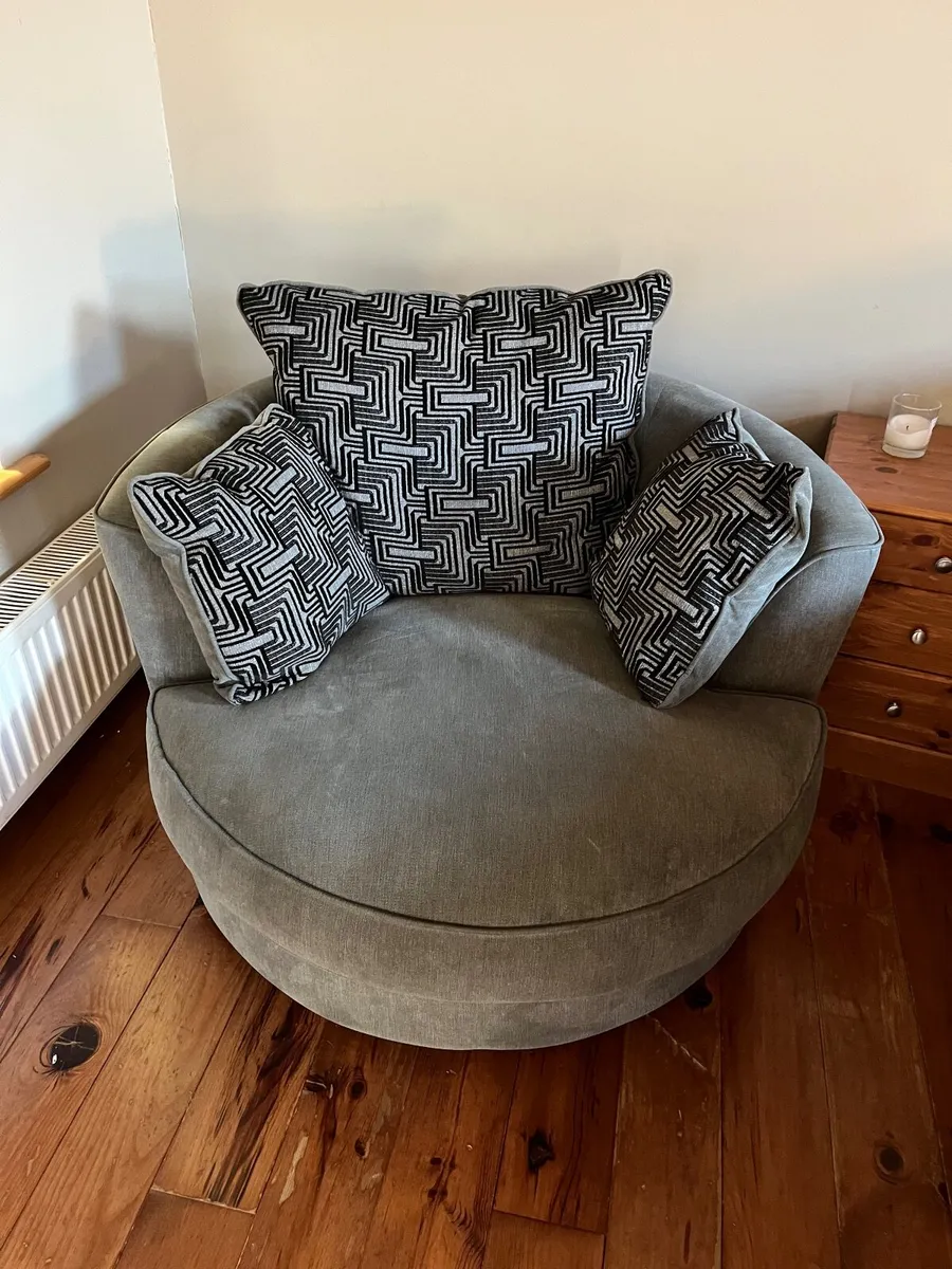 Round Accent Arm Chair - Image 1