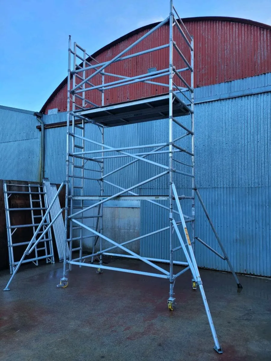 Aluminium scaffold tower,  FREE DELIVERY - Image 3
