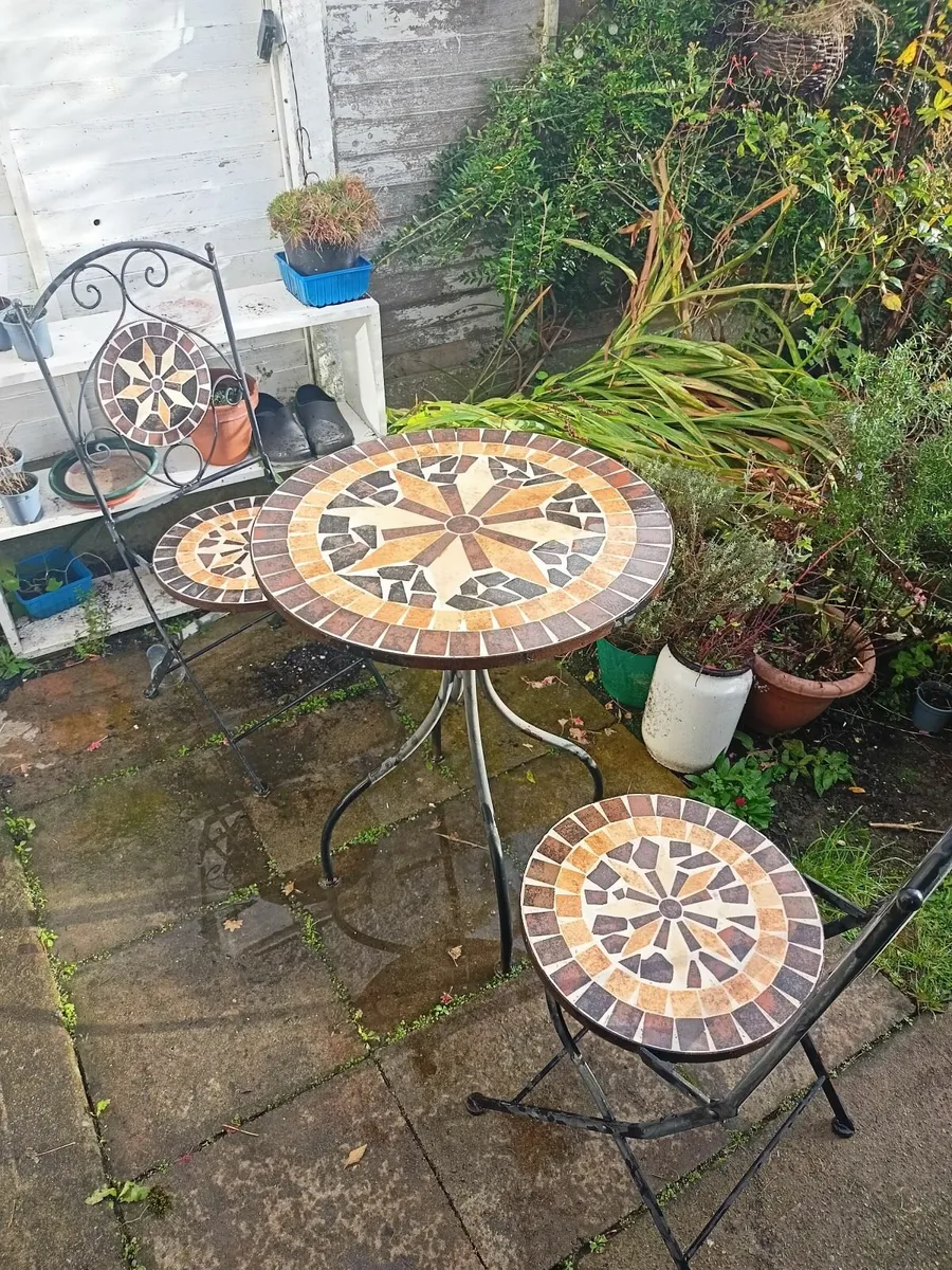 Mosaic iron garden table and two chairs - Image 1