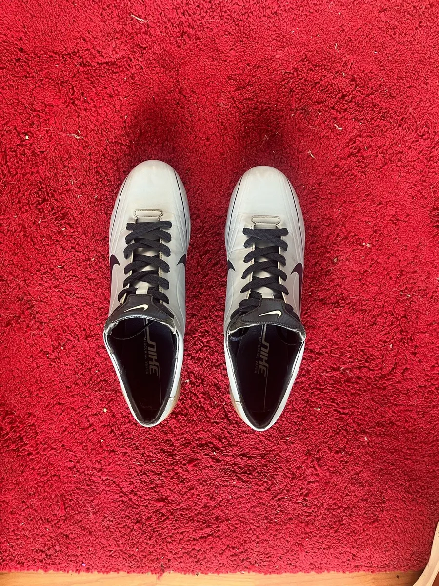 Nike Mercurial Vapor II SG football boots size 9.5 - Image 1