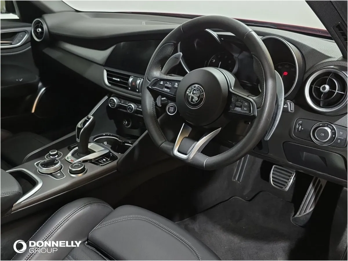 Alfa Romeo Giulia Saloon Veloce - Image 4