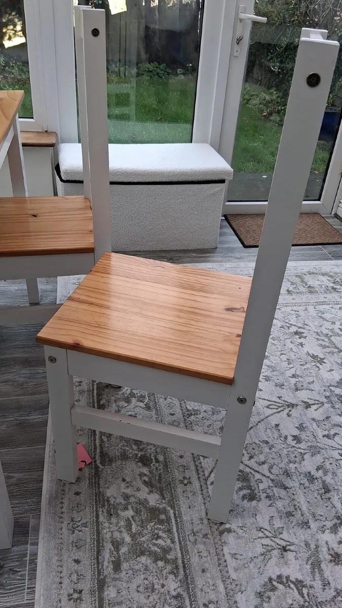 Table and Chairs - Image 3