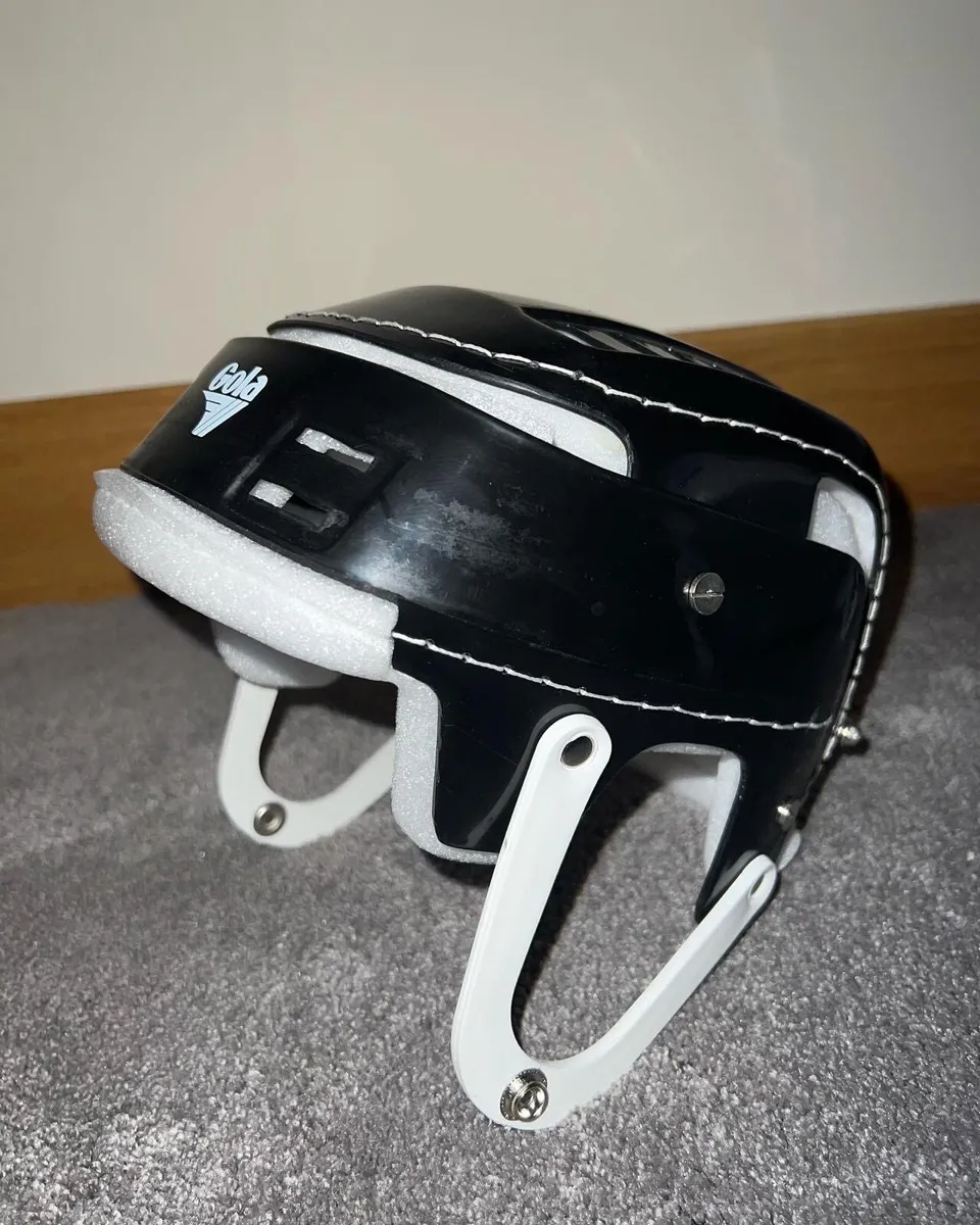 Gola helmet - Image 1