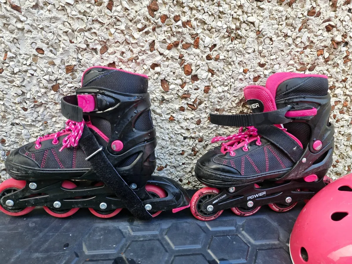 Roller skates and helmet - Image 2